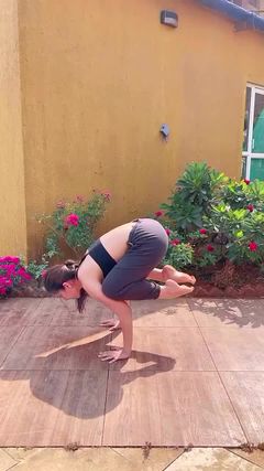 Just chilling 🧘‍♀️ #yogasehihoga #yogasehoga #internationalyogaday #yogaday #flexible #sumanmodi #mxtakatakcreatorsclub